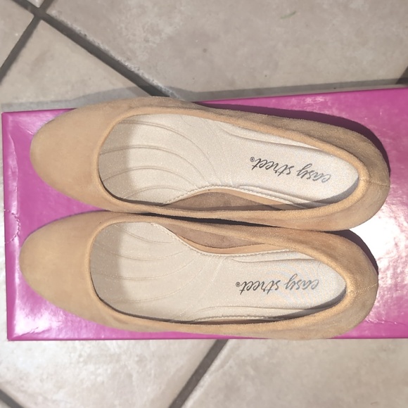 Easy Street faux suede block heel pumps - Picture 2 of 6